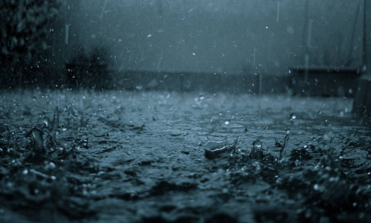 Καιρός: Βροχές και καταιγίδες «σαρώνουν» τη χώρα - Πού θα «χτυπήσει» η κακοκαιρία