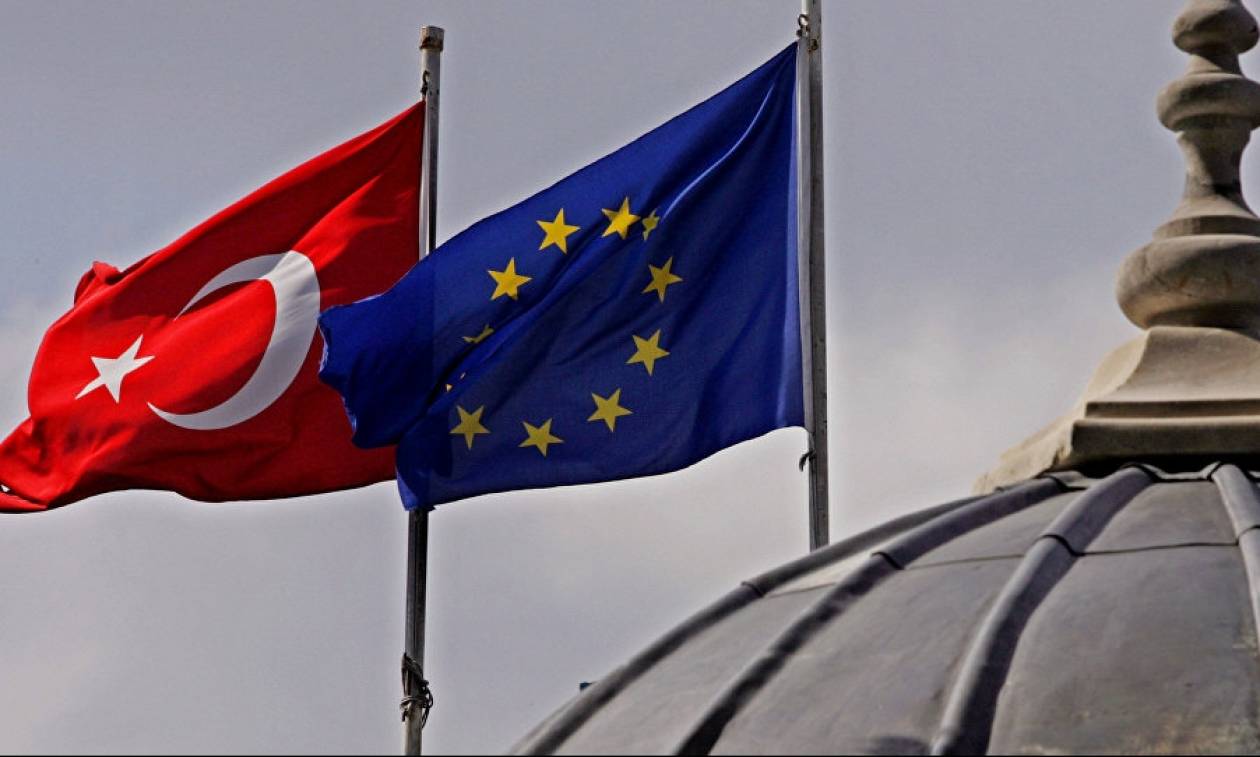 Αυστηρό μήνυμα Κομισιόν προς Τουρκία:  Ή προεδρική δημοκρατία ή μέλος της ΕΕ, επιλέξτε!