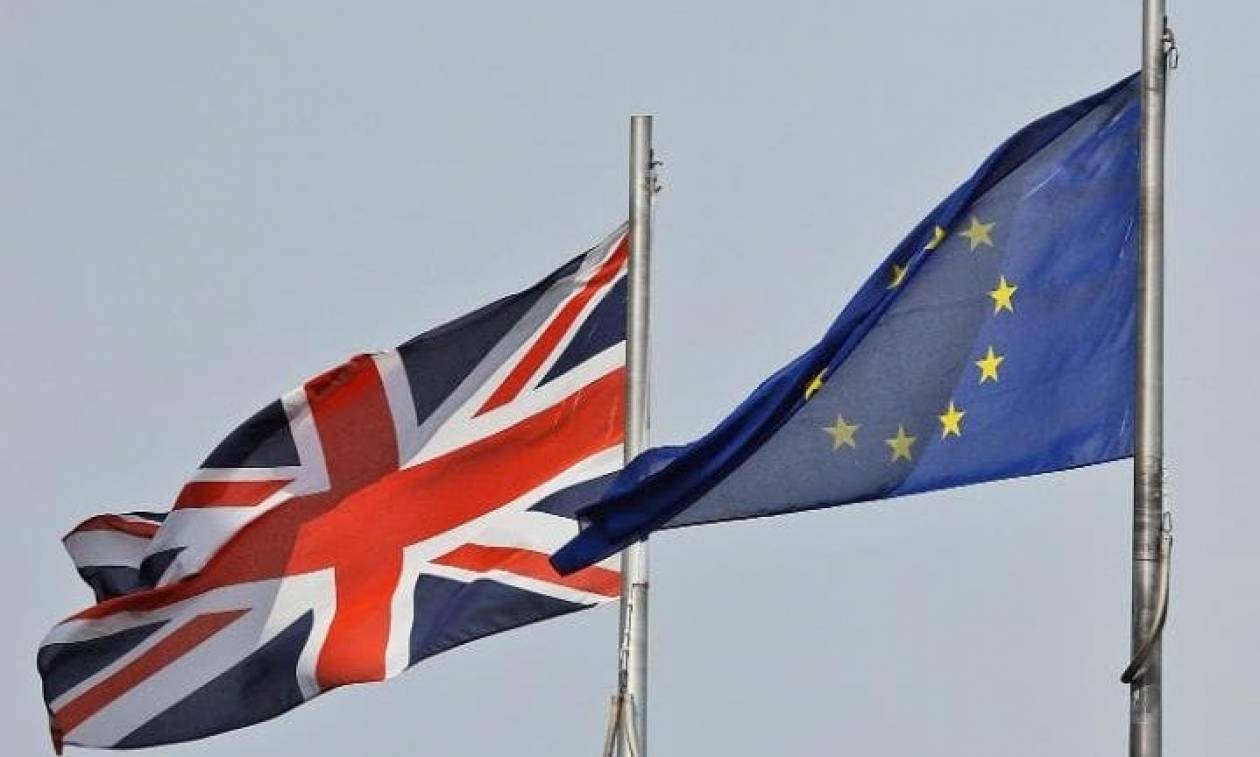 Βρετανία: Εγκρίθηκε ο νόμος για το Brexit - Ενεργοποίηση του άρθρου 50 στο τέλος Μαρτίου