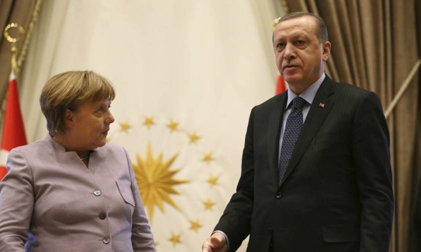 Η Γερμανία δεν πρόκειται να απαγορεύσει την παρουσία Τούρκων πολιτικών σε προεκλογικές εκδηλώσεις