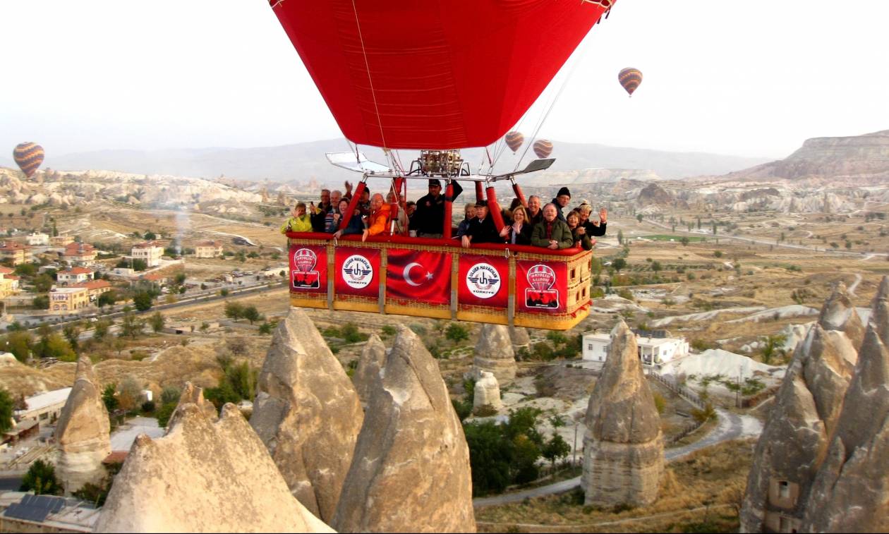 Πτώση τουριστικών αερόστατων στην Τουρκία με δεκάδες τραυματίες (Vid+Pics)