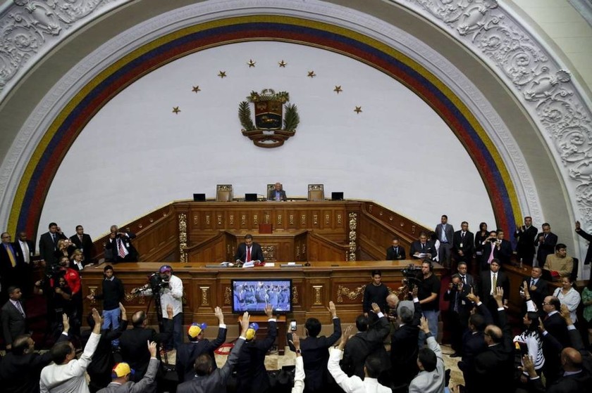 Χάος στη Βενεζουέλα: Το κοινοβούλιο κήρυξε τη χώρα σε κατάσταση «ανθρωπιστικής κρίσης»