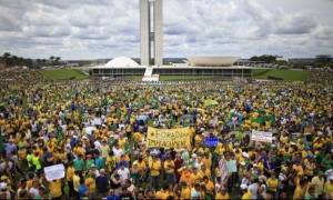 Βραζιλία: Χιλιάδες διαδήλωσαν εναντίον των κυβερνητικών σχεδίων μείωσης συντάξεων κι επιδομάτων