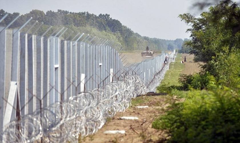 Προσφυγικό: Οι Ούγγροι στήνουν και δεύτερο φράχτη στα σύνορα με τη Σερβία