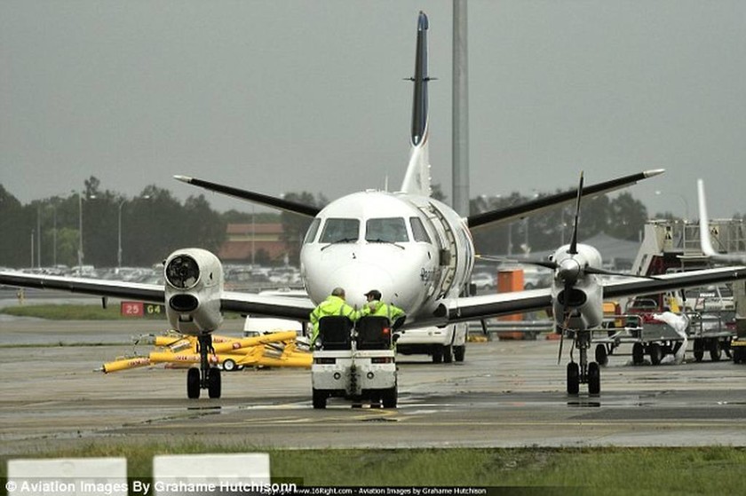 Τρόμος στον αέρα: Ελικοφόρο αεροσκάφος έχασε τον ένα έλικα εν πτήσει (pics)