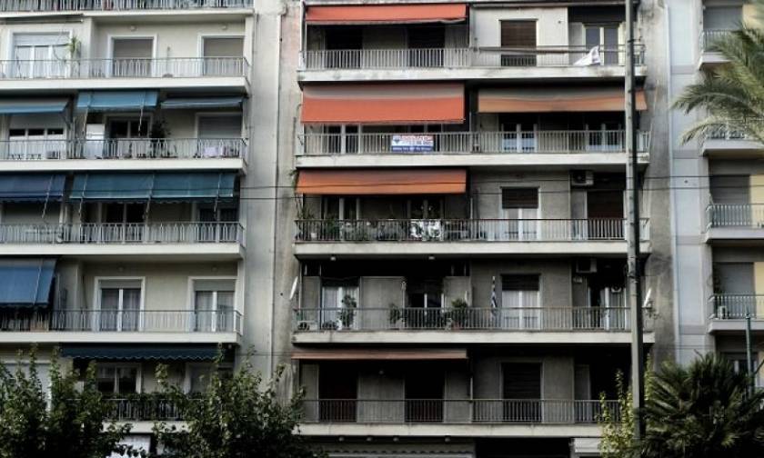 Οι Αλβανοί στην Ελλάδα καταθέτουν τα χρήματά τους στην χώρα τους- Αγοράζουν εδώ σπίτια με μετρητά