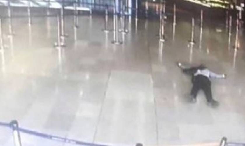 Ένοπλη επίθεση αεροδρόμιο Ορλί - Παρίσι: Η πρώτη φωτογραφία του νεκρού ένοπλου τζιχαντιστή
