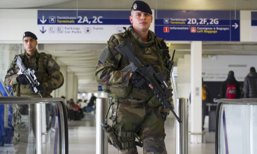 Επίθεση Γαλλία: Κλειστός έως το βράδυ ο νότιος τερματικός σταθμός του αεροδρομίου Ορλί
