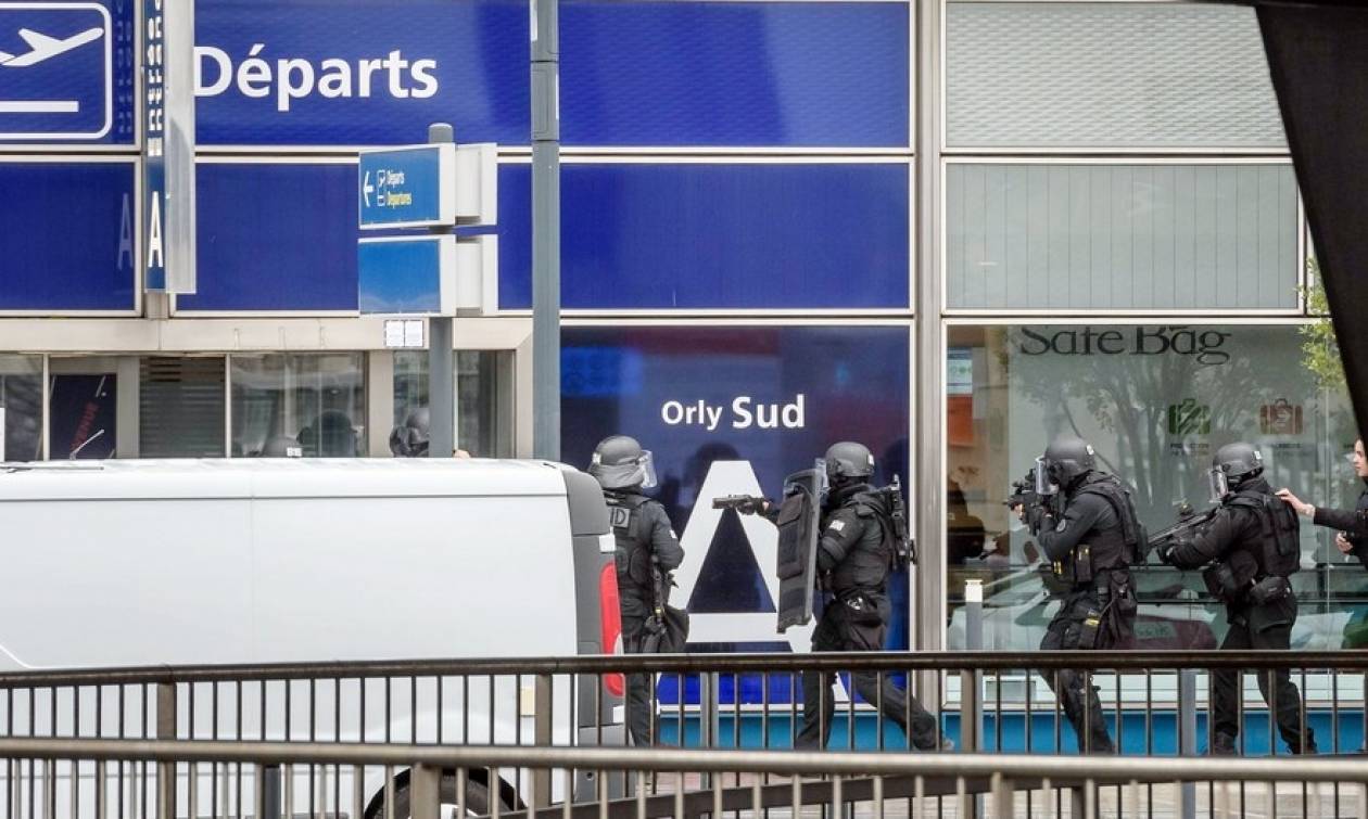 Επίθεση Γαλλία: Ανοίγει και πάλι ο δυτικός τερματικός σταθμός στο αεροδρόμιο Ορλί