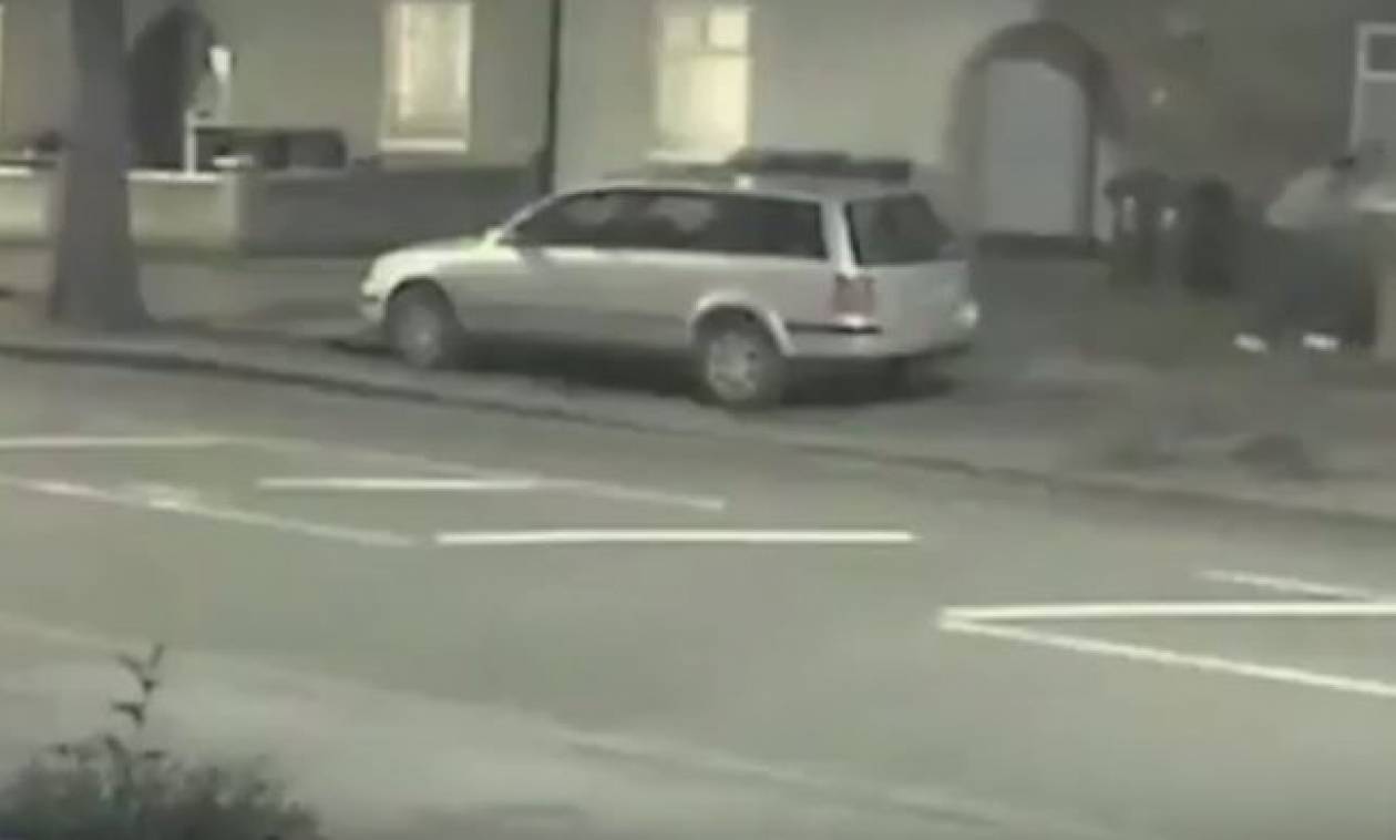 Βίντεο σοκ: Την έριξε κάτω και προσπάθησε να τη βιάσει - Την έσωσε διερχόμενος οδηγός