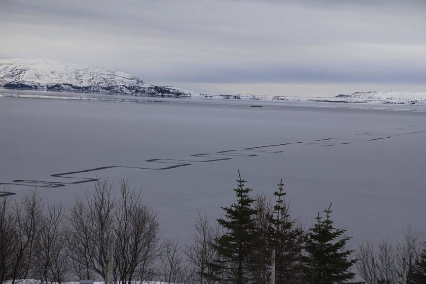 Περίεργο φαινόμενο σε λίμνη της Ισλανδίας τρομάζει τους κατοίκους! (pics)