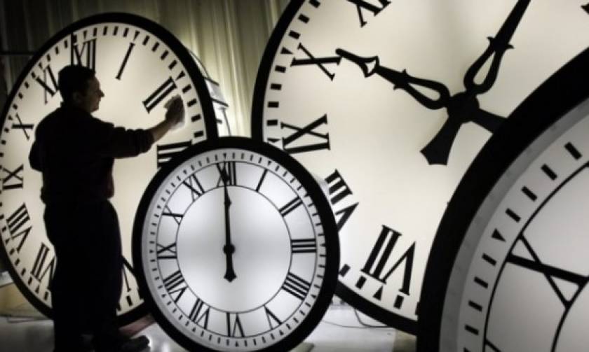 Αλλάζει η ώρα: Πότε και γιατί γυρίζουμε τα ρολόγια μία ώρα μπροστά