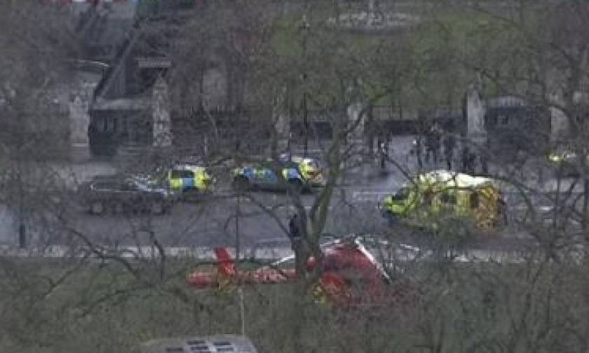 ΔΕΙΤΕ LIVE ΕΙΚΟΝΑ από το Λονδίνο μετά τη διπλή επίθεση