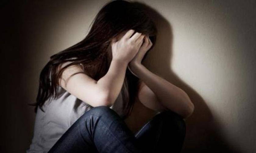 Κτηνωδία: Δεκάδες άτομα παρακολούθησαν τον ομαδικό βιασμό ανήλικης σε ζωντανή μετάδοση