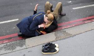 Επίθεση Λονδίνο: Δείτε σε βίντεο καρέ-καρέ πώς εκτυλίχθηκε η επίθεση - (Προσοχή! Σκληρές εικόνες)