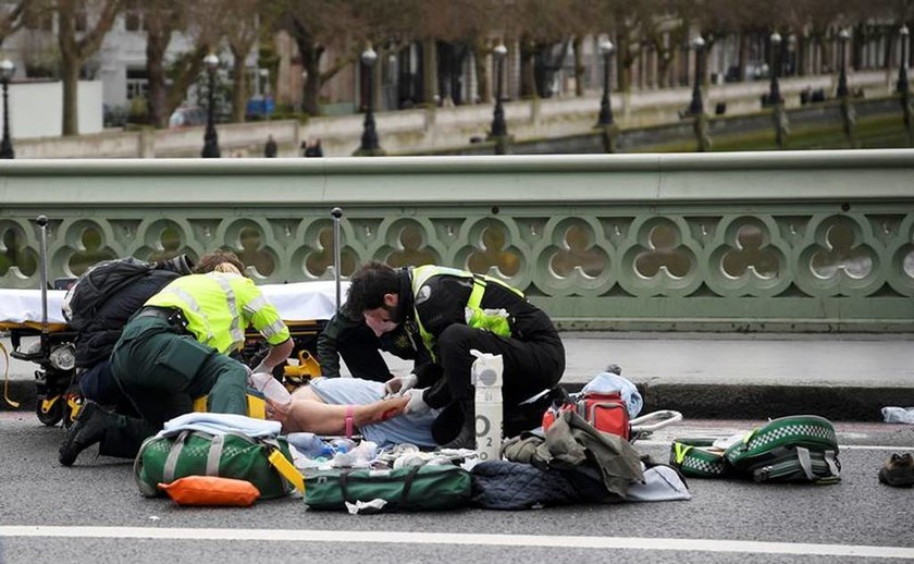 Επίθεση Λονδίνο: Δύο Έλληνες τραυματίες από το τρομοκρατικό χτύπημα (Pics+Vids)