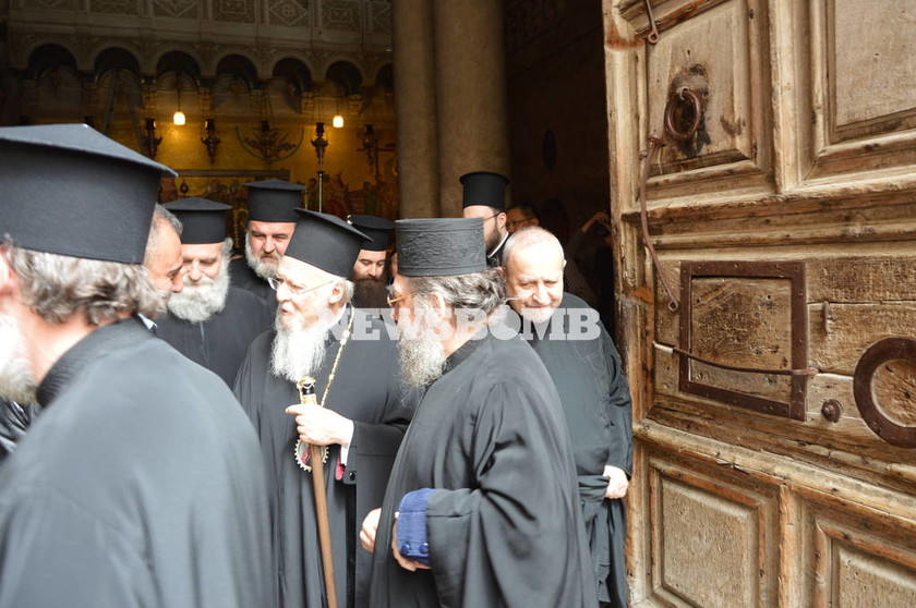Αποκλειστικό Newsbomb.gr: O Οικουμενικός Πατριάρχης γονατίζει στο Γολγοθά (pics)