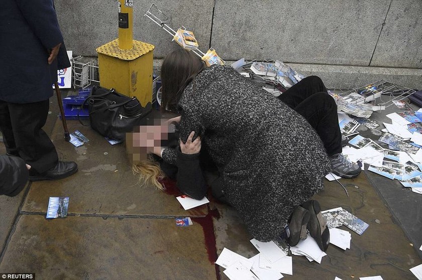 Επίθεση Λονδίνο: Το Ισλαμικό Κράτος ανέλαβε την ευθύνη για το τρομοκρατικό χτύπημα (Pics+Vids)