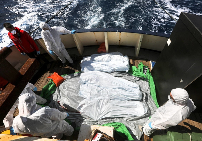 Τραγωδία στο Αιγαίο: Πέντε παιδιά μεταξύ των 12 προσφύγων που πνίγηκαν (σκληρές εικόνες)