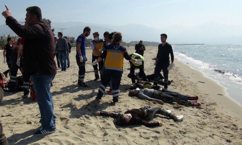 Τραγωδία στο Αιγαίο: Πέντε παιδιά μεταξύ των 12 προσφύγων που πνίγηκαν (σκληρές εικόνες)