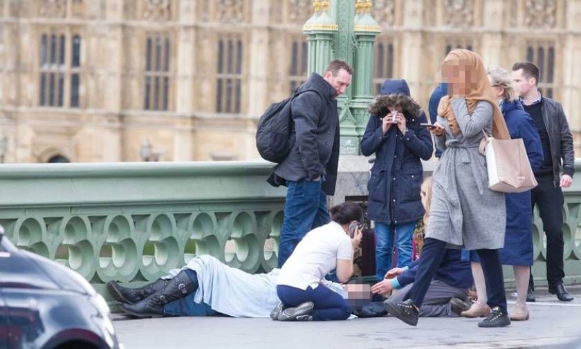 Επίθεση Λονδίνο: Όλη η αλήθεια για τη φωτογραφία της μουσουλμάνας που προκάλεσε αντιδράσεις