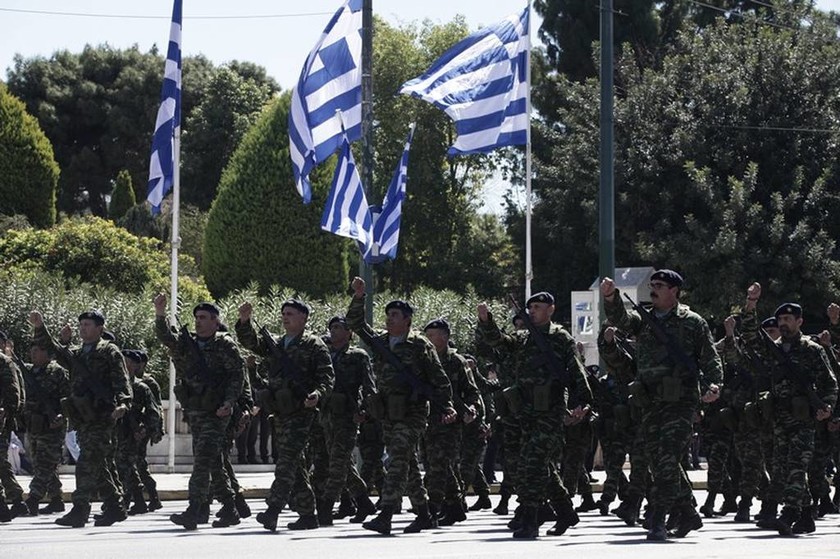 25η Μαρτίου: Μεγαλειώδης η στρατιωτική παρέλαση στο κέντρο της Αθήνας (pics&vids)  