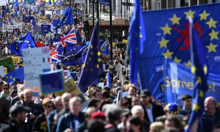 Λονδίνο: «Βούλιαξε» από διαδηλωτές κατά του Brexit