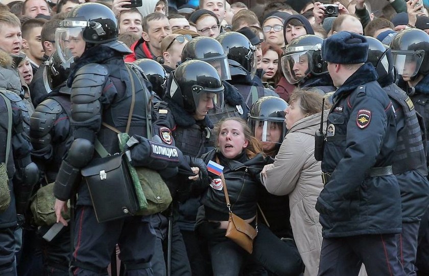 Οι ΗΠΑ στρέφονται κατά της Ρωσίας για τις συλλήψεις εκατοντάδων διαδηλωτών (Pics+Vids)