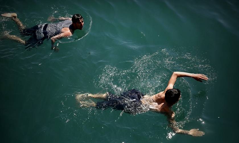 Απίστευτο περιστατικό στη Χίο: Μετανάστες κολύμπησαν 9,5 ώρες για να φθάσουν στο νησί!