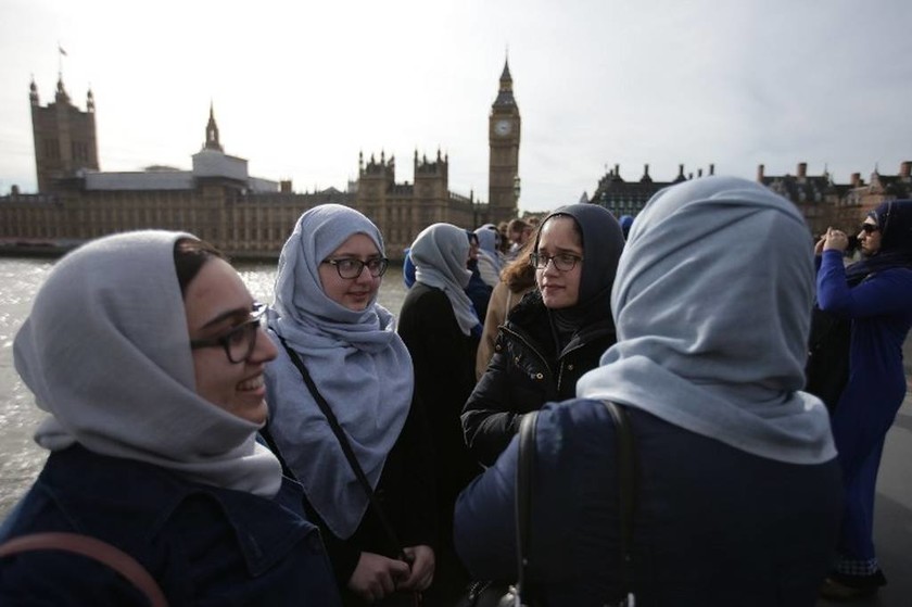 Λονδίνο: Μήνυμα κατά της τρομοκρατίας από Μουσουλμάνες με μπούρκες