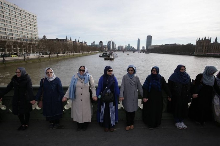 Λονδίνο: Μήνυμα κατά της τρομοκρατίας από Μουσουλμάνες με μπούρκες