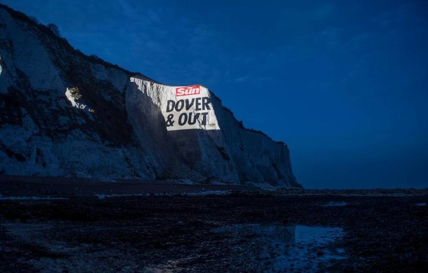 Dover and out! Δείτε τη σαρκαστική «υπερπαραγωγή» της Sun για την πρώτη μέρα του Brexit