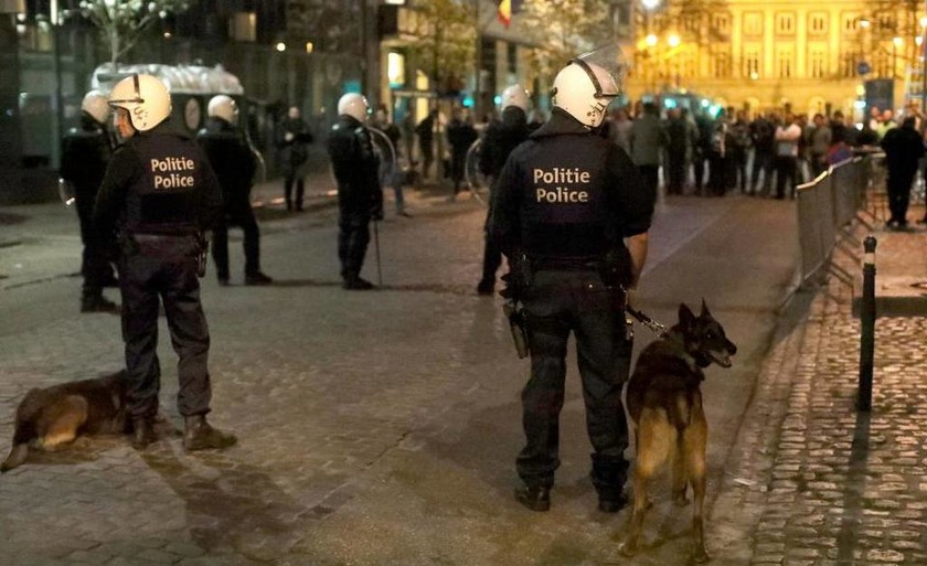 Άγριο ξύλο μεταξύ οπαδών και αντιπάλων του Ερντογάν στις Βρυξέλλες - Τουλάχιστον έξι τραυματίες