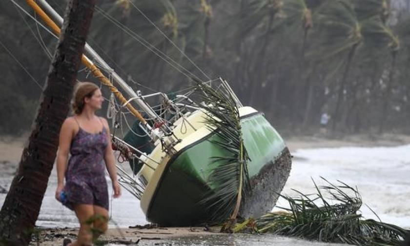 Ο τυφώνας Ντέμπι σαρώνει την Αυστραλία: 2 νεκροί και πόλεις κάτω από λασπόνερα