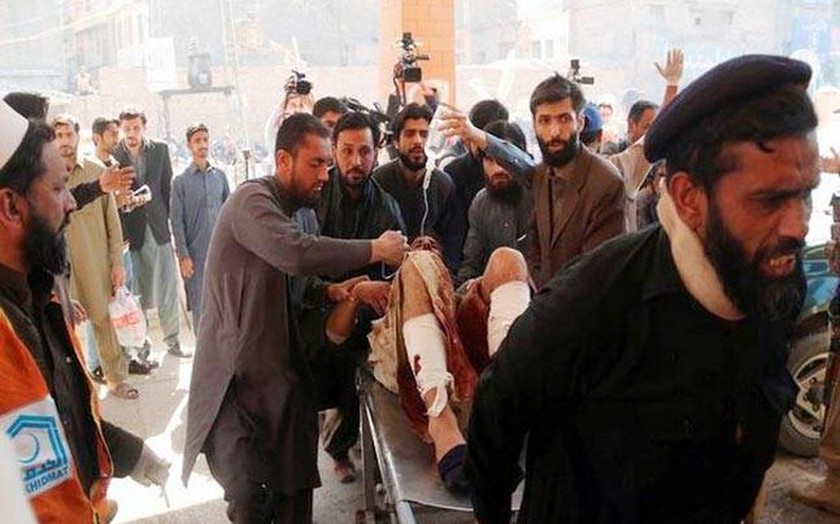 Φρίκη στο Πακιστάν: Τζιχαντιστές εισέβαλαν σε τέμενος και έσφαξαν με μαχαίρια τουλάχιστον 20 πιστούς
