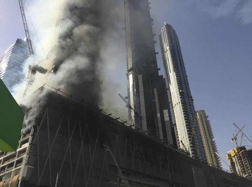 Κόλαση φωτιάς σε ουρανοξύστη του Ντουμπάι (pics+vid)