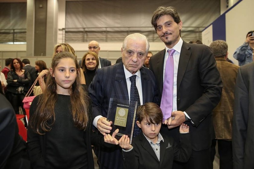Ο Παύλος Γιαννακόπουλος με τον γιο του Δημήτρη και τα εγγόνια του