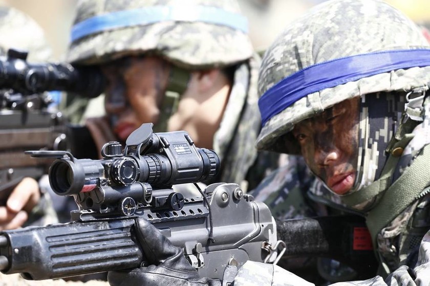 Εντυπωσιακές φωτογραφίες από την άσκηση εισβολής στη Βορειά Κορέα - Έτοιμος για πόλεμο ο Τραμπ