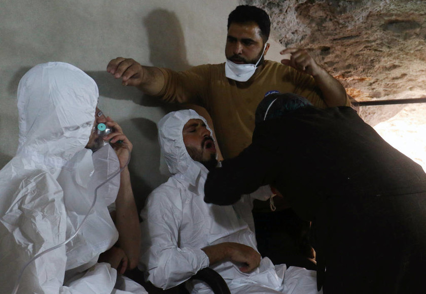 Φρίκη στη Συρία: Βομβάρδισαν την Ιντλίμπ με χημικά - 58 νεκροί (ΣΚΛΗΡΕΣ ΕΙΚΟΝΕΣ)
