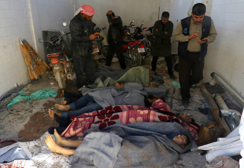 Παγκόσμιο σοκ από τη νέα θηριωδία με χημικά στη Συρία: Τουλάχιστον 100 νεκροί (pics)