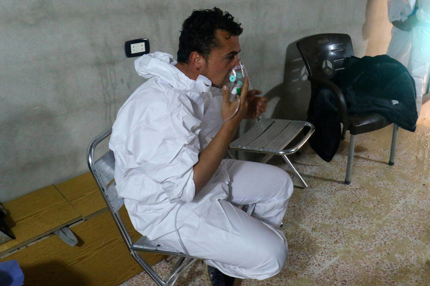 Παγκόσμιο σοκ από τη νέα θηριωδία με χημικά στη Συρία: Τουλάχιστον 100 νεκροί (pics)