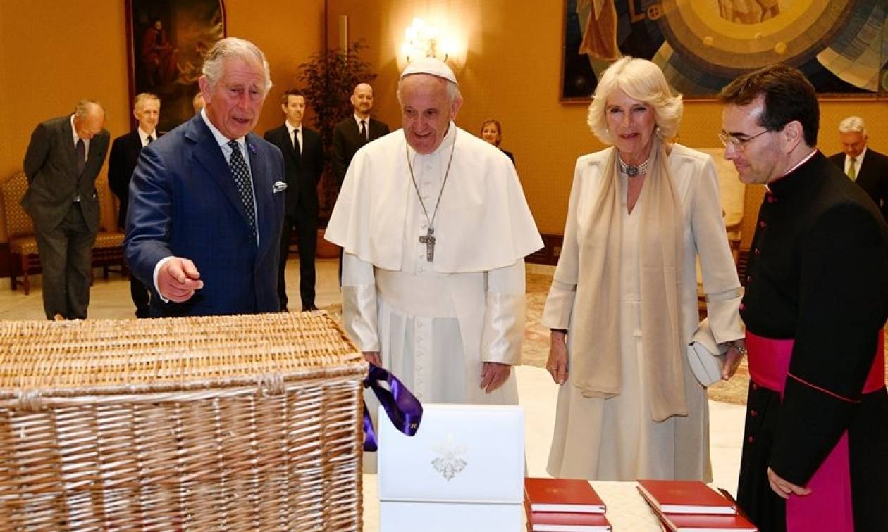 Τo δώρο του πρίγκιπα Καρόλου στον πάπα Φραγκίσκο (pics)
