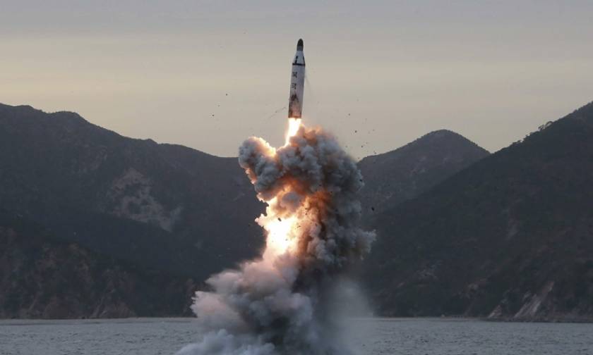 O Κιμ «πάτησε το κουμπί» - Η Βόρεια Κορέα εκτόξευσε βαλλιστικό πύραυλο (vids)
