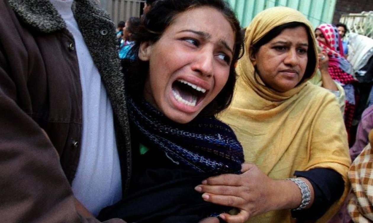 Βομβιστής αυτοκτονίας σκόρπισε το θάνατο στη Λαχόρη του Πακιστάν (Vid)