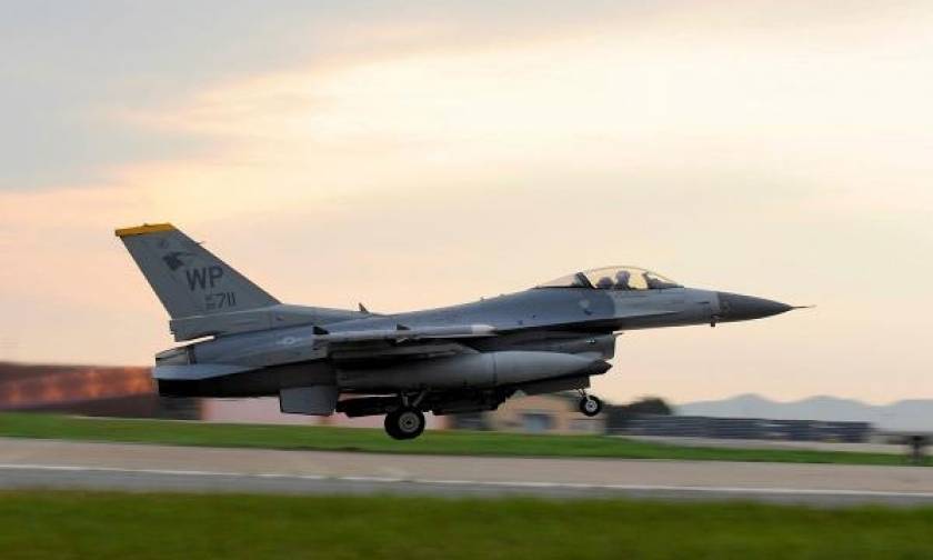 Συναγερμός στις ΗΠΑ: Έπεσε μαχητικό F-16 στην Ουάσινγκτον (pics+vid)
