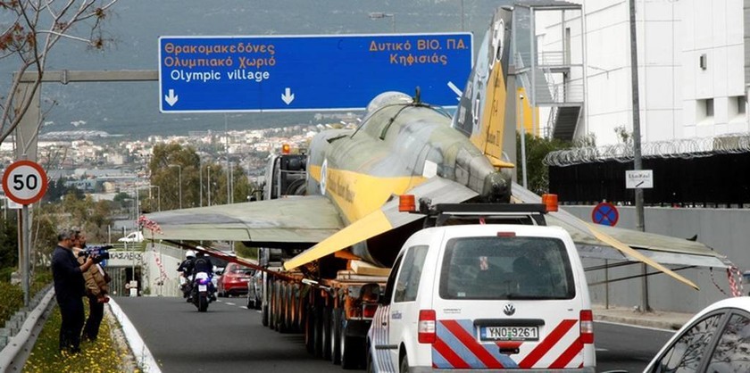 Γι΄ αυτό μετέφεραν τον ιπτάμενο «κατάσκοπο» της Πολεμικής Αεροπορίας στην Εθνική Οδό (pics) 