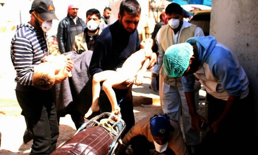 Φρίκη δίχως τέλος! Τριάντα παιδιά ανάμεσα στα θύματα της επίθεσης με χημικά στη Συρία (vid+pics)