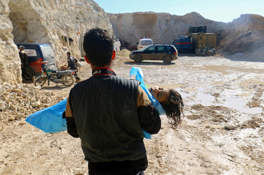 Φρίκη δίχως τέλος! Τριάντα παιδιά ανάμεσα στα θύματα της επίθεσης με χημικά στη Συρία