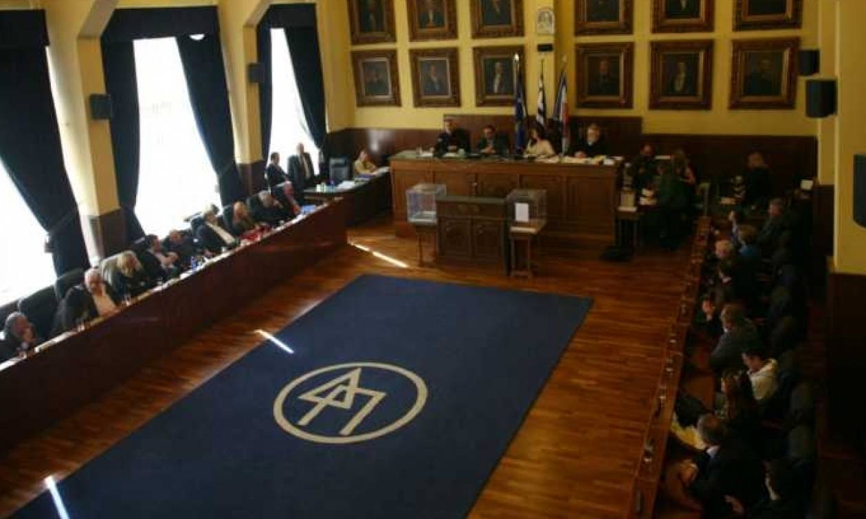 Παραλίγο ξύλο στο διοικητικό συμβούλιο του Δήμου Πειραιά