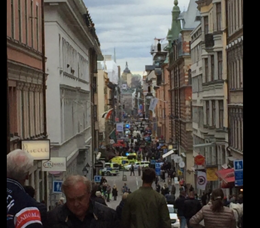Έκτακτο - Στοκχόλμη: Φορτηγό έπεσε πάνω σε κόσμο 